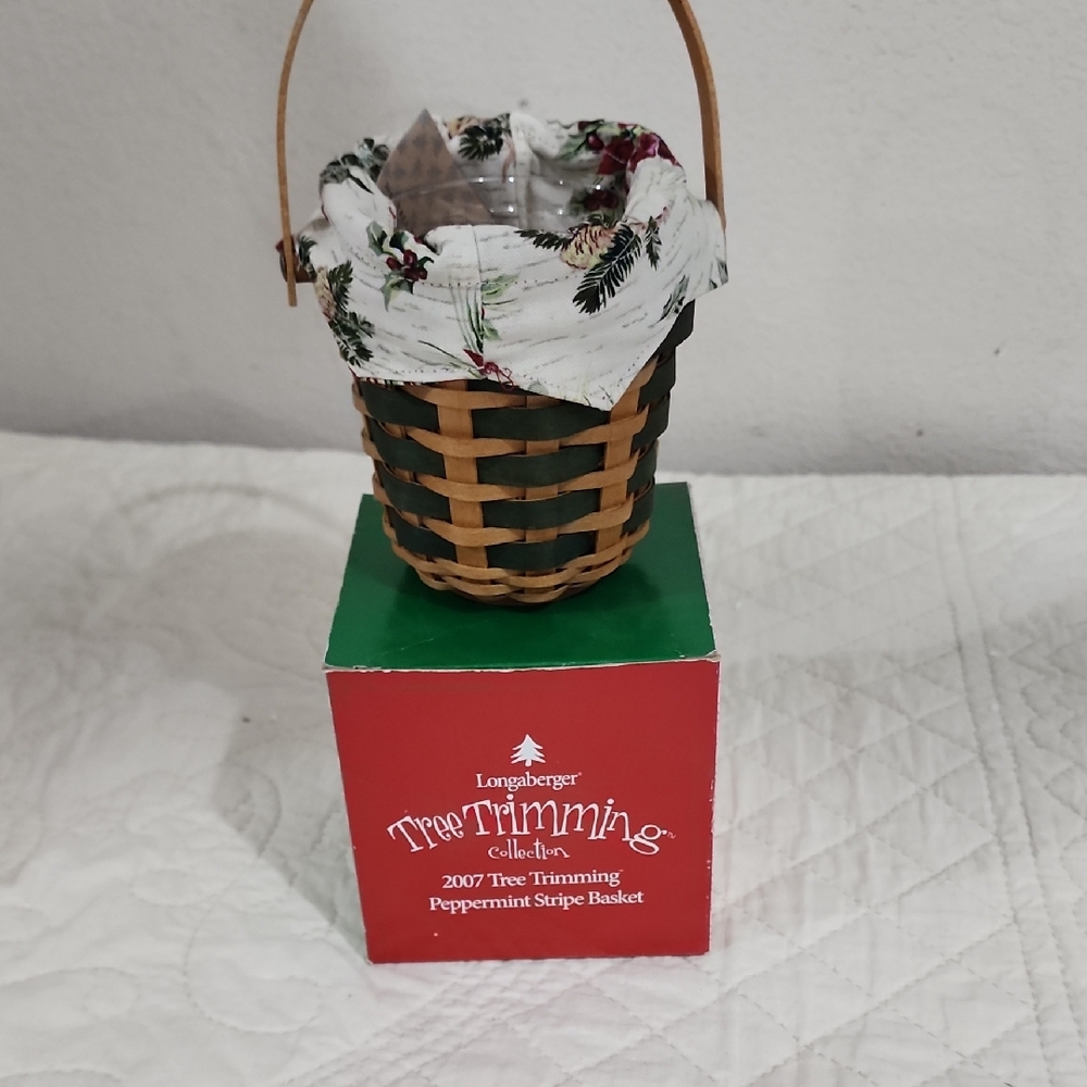Longaberger 2007 Tree Trimming Peppermint Stripe Basket. Liner And Protector